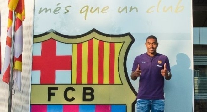 Malcom já está em Barcelona após fechar por cinco anos com o clube catalão