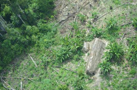 Maloca do grupo isolado korubo fotografada por um drone da Funai; estima-se que grupo tenha de 30 a 40 membros