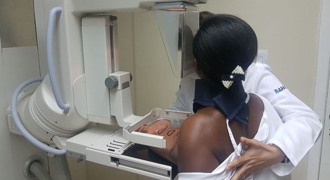 Algumas mulheres deixam de fazer mamografia por medo da dor