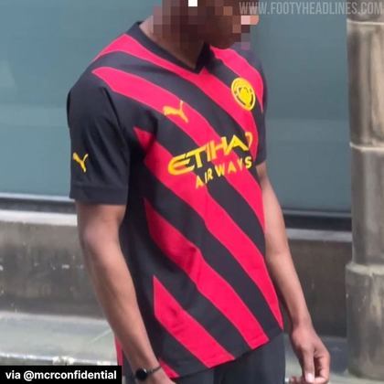 Manchester City: camisa 2 (vazada na internet) / fornecedora: Puma