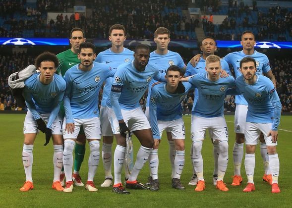 4º Manchester CityTemporada: 2017/2018Gastos: 317,5 milhões de euros (R$ 1,76 bilhão)Com a contratação mais cara da temporada da equipe, Aymeric Laporte puxou a lista de transferências do time inglês. Bernardo Silva, Ederson, Kyle Walker, Danilo e Mendy também cooperaram para aumentar os gastos do clube