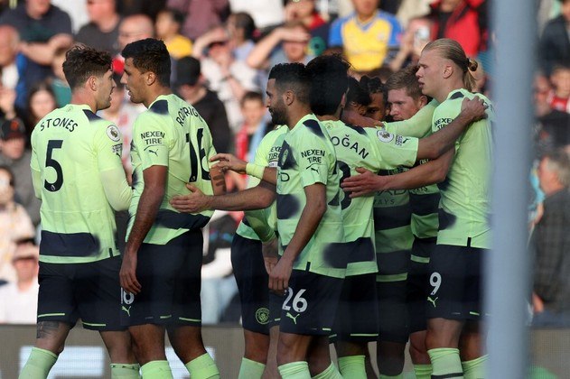 Fora o golaço de bicicleta de Haaland, o Manchester City balançou as redes do Southamptom com Julián Álvarez e Grealish. Sékou Mara diminuiu para os donos da casa