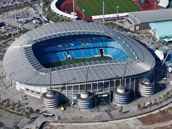 Chamada tradicionalmente de City of Manchester, a arena teve os direitos de nome vendidos para a companhia aérea Etihad, da Arábia Saudita, em 2011, passando a se chamar Etihad Stadium