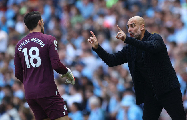 Mesmo campe�o, Guardiola n�o deixou de passar instru��es para os jogadores em campo e aproveitou o bom momento para�colocar diversos jogadores jovens e reservas como titulares na partida