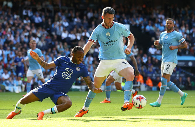 Em determinado momento, o Chelsea de Frank Lampard ficou mais ofensivo e chegou muito pr�ximo de empatar em um cabeceio do jovem Gallagher, que pegou na trave esquerda do gol advers�rio. Na segunda etapa, Lewis Hall e Sterling quase empataram a partida, mas n�o venceram a defesa do City