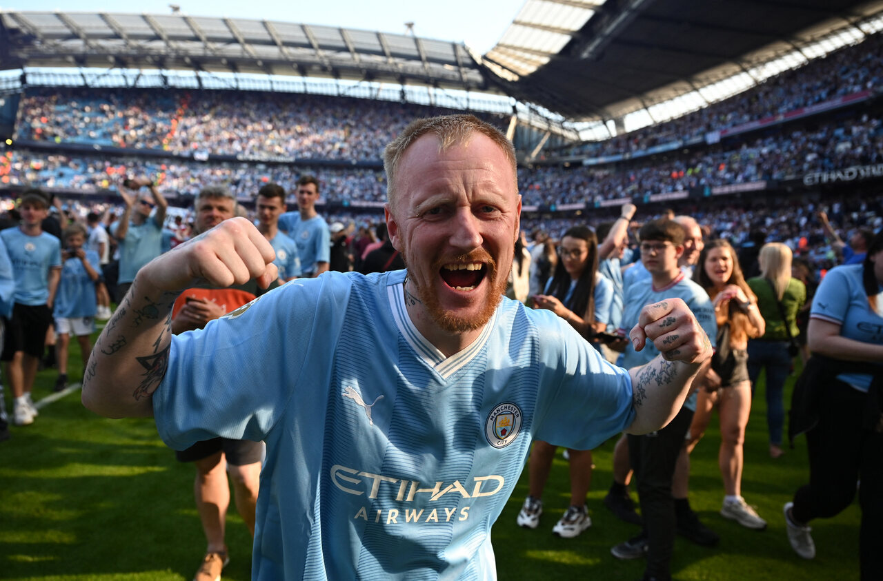 Jogo do Manchester City, tricampeão inglês, termina em celebração