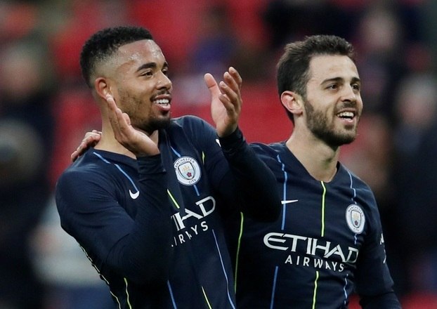 Outro brasileiro se destacou na Inglaterra neste fim de semana. No s&Atilde;&iexcl;bado (6), Gabriel Jesus marcou pelo Manchester City contra o Brighton, garantiu a vit&Atilde;&sup3;ria por 1 a 0 e levou a equipe de Pep Guardiola &Atilde;&nbsp; final Copa da Inglaterra