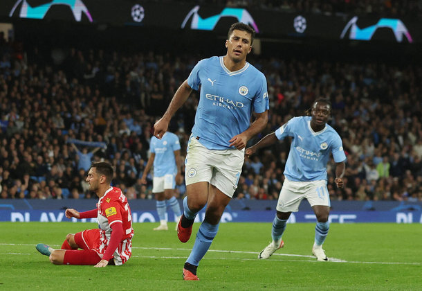 O atual campeão, Manchester City, levou um susto no fim do primeiro tempo e viu o Estrela Vermelha, da Sérvia, abrir o placar, mas, na etapa final, virou a partida por 3 a 1, com gols de Julian Álvarez (2x) e Rodri