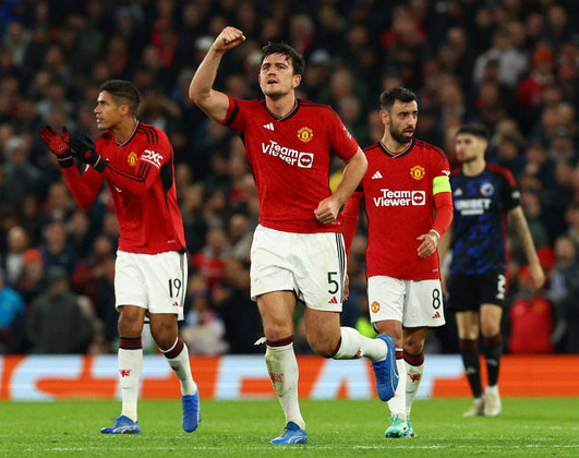 Com gol do zagueiro Harry Maguire, o Manchester United conseguiu, enfim, a primeira vitória na competição. Os 