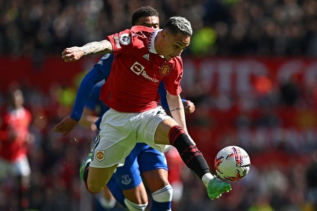 O Manchester United venceu o Everton por 2 a 0 na manhã deste sábado (8), com gols de McTominay e Martial, mas perdeu o atacante Rashford, que saiu lesionado no decorrer da partida e preocupa os Red Devils, já que é o grande destaque do time em 2023