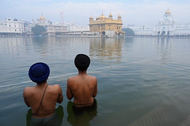 Indianos aproveitaram a data especial em um mergulho em Narinder 