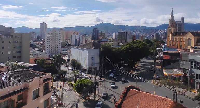 A temperatura na capital será de 31°C e há previsão de pancadas de chuva à tarde