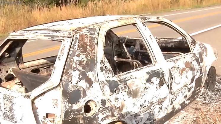 Sexta-feira, 11 de junho: Depois de roubar um carro, foge para Cocalzinho, cidade localizada a 80 km da casa onde matou a família. Na estrada, troca tiros com uma equipe policial, ateia fogo no carro e foge.