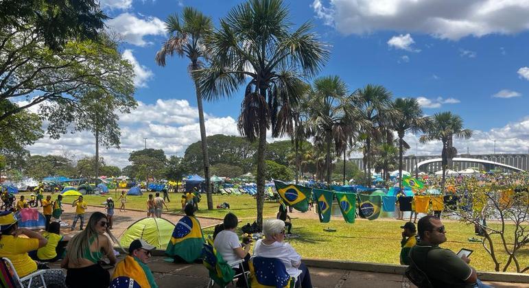 Manifestantes protestam contra resultado das eleições em Brasília
