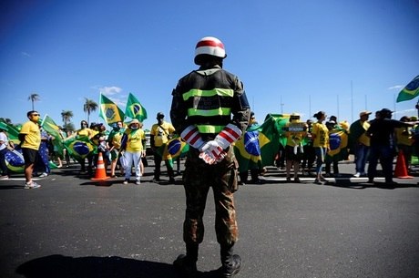 Manifestantes carregavam cartazes em Brasília