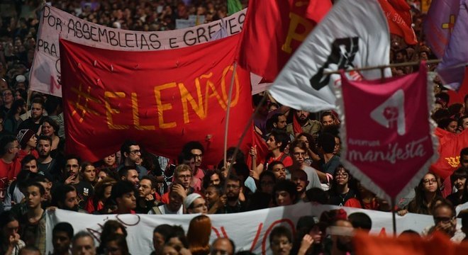 Manifestação contrária a Bolsonaro em SP; teor agressivo de falas do político geraram rejeição em grande parte do eleitorado