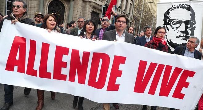 Manifestação no aniversário do golpe de estado no Chile, que matou Salvador Allende