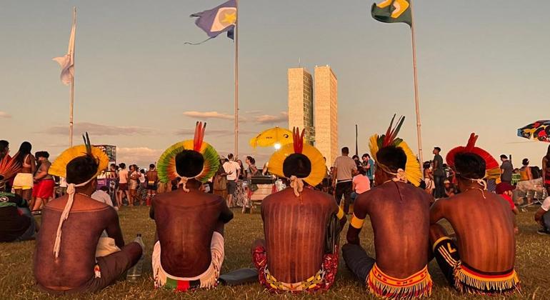 Indígenas protestam contra o marco temporal em Brasília - Notícias - R7 Brasília