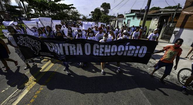Manifestação contra a morte de um jovem na periferia da zona sul de SP