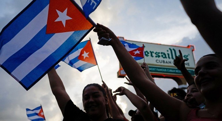 Manifestantes ocuparam as ruas de Havana, capital de Cuba, para protestar contra o governo