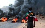 Ainda nesta
segunda-feira, Forças Armadas do Sudão prenderam várias autoridades civis,
incluindo o primeiro-ministro Abdallah Hamdok, pela recusa em apoiar o golpe