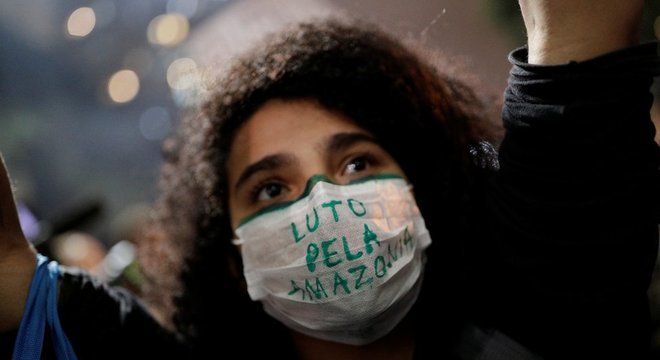 Manifestante em São Paulo; apesar dos alertas, Saldiva se diz otimista quanto ao futuro

