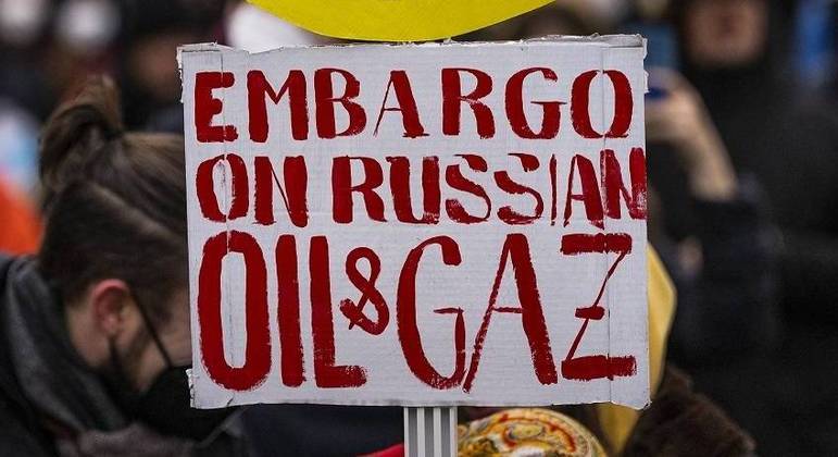 Manifestantes contra guerra na Ucrânia pedem embargo ao petróleo e gás russo