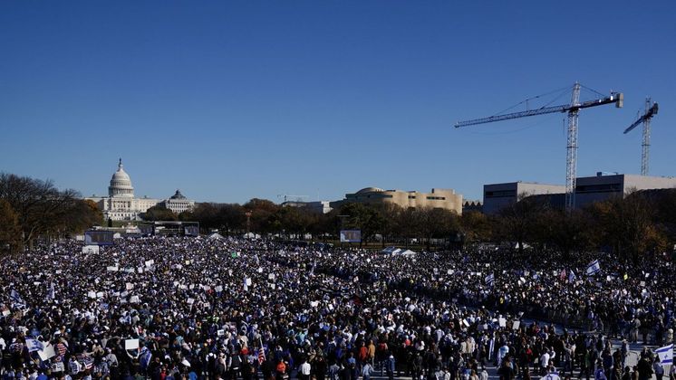 Dezenas de milhares de manifestantes se reuniram em Washington nesta terça-feira para uma 'Marcha por Israel', para mostrar solidariedade ao país em sua guerra contra o Hamas e condenar o crescente antissemitismo