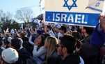Os organizadores da manifestação desta terça-feira disseram estimar que 200 mil pessoas compareceram ao evento para mostrar o apoio dos EUA a Israel, exigir a libertação de reféns e condenar a violência e o assédio antissemita