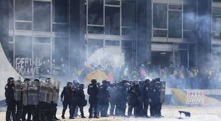 Extremistas invadem o Palácio do Planalto no dia 8 de janeiro