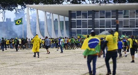 Manifestantes durante invasão do STF, em Brasília