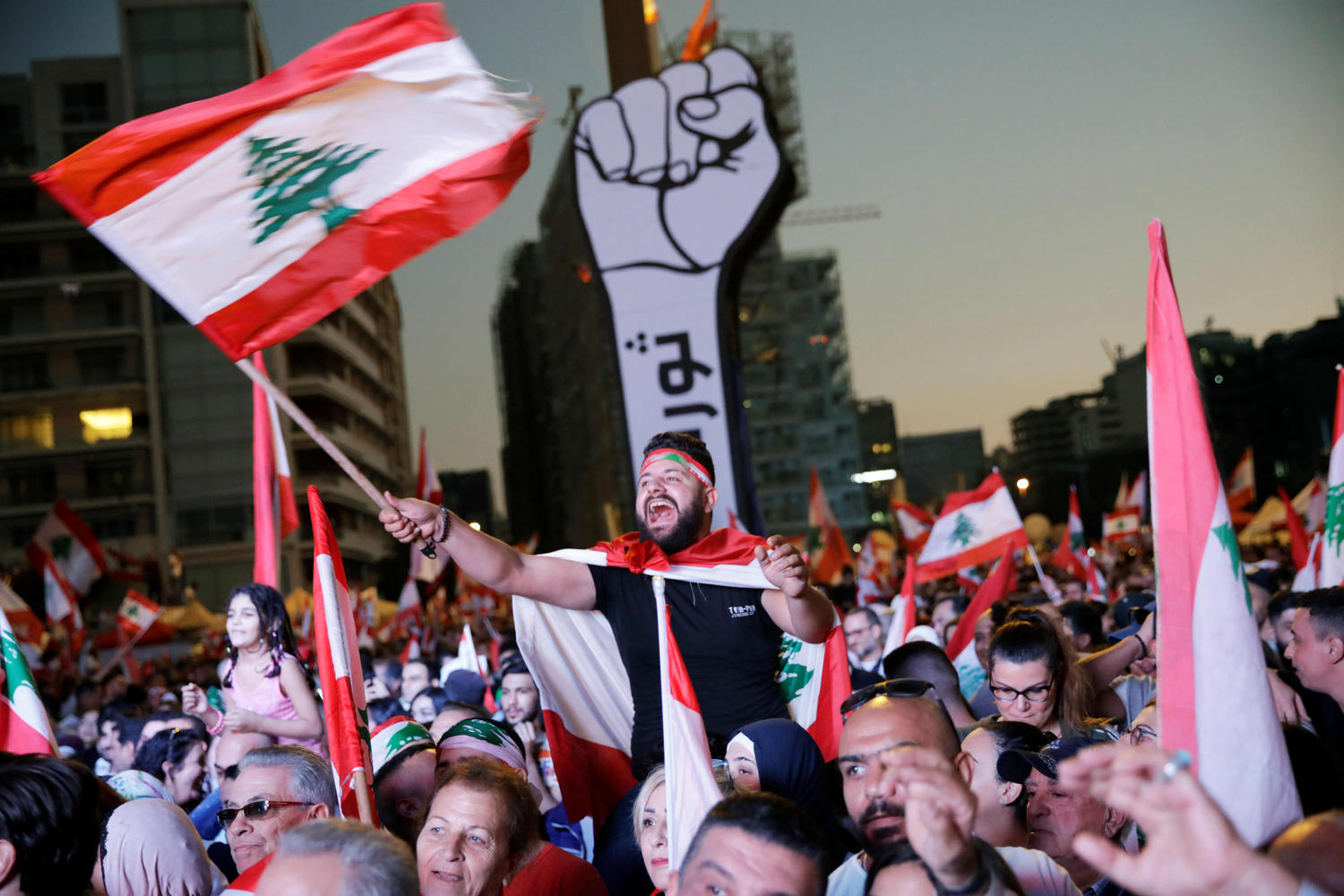 Manifestantes voltam às ruas do Líbano após grande ato pró-governo -  Notícias - R7 Internacional