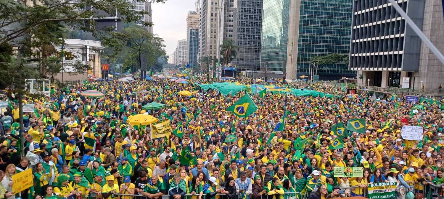 Em cinema em Brasília, Bolsonaro e Michelle assistem 'Som da Liberdade