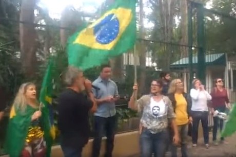 O ato foi promovido por integrantes do acampamento Fora, Doria