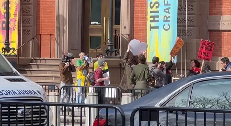 Brasileiros protestam contra Lula nos Estados Unidos
