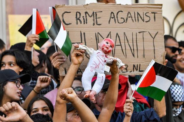 11º dia — Pessoas foram às ruas em vários países após
a explosão de um hospital em Gaza que deixou cerca de 500 mortos. Os protestos
foram realizados em solidariedade aos palestinos