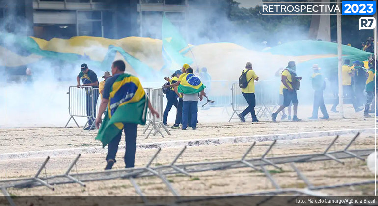 1.406 pessoas foram presas em flagrante durante os atos. Por determinação de Moraes, 942 tiveram prisão em flagrante convertida em preventiva