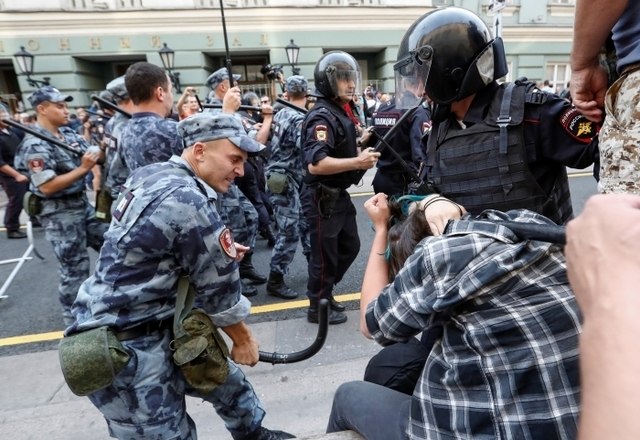 Resultado de imagem para PolÃ­cia russa detÃ©m 300 pessoas em protestos contra nova previdÃªncia