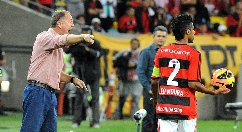 O incompreendido Mano Menezes foi o único treinador a pagar para deixar o Flamengo. R$ 1milhão