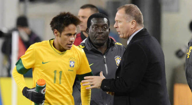Mano Menezes foi o único técnico a não convocar Neymar por indisciplina