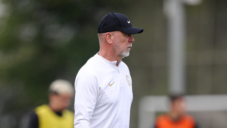 Mano Menezes em treino do Corinthians
