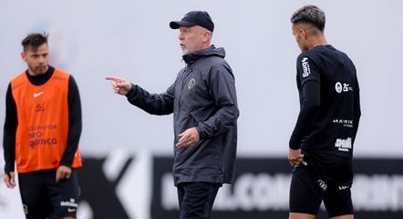 Mano Menezes deve estrear no Corinthians diante do São Paulo