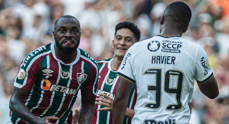 Manoel comemorando gol sobre o Corinthians, pelo Brasileirão