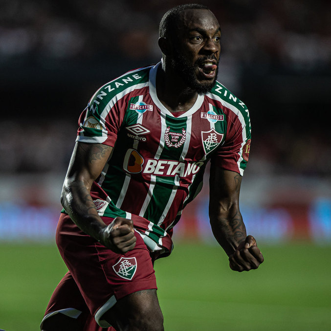Manoel comemora gol pelo Fluminense