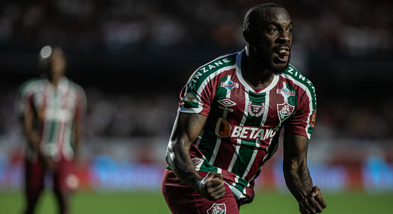 Manoel comemora gol pelo Fluminense