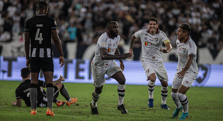 Manoel comemora gol sobre o Botafogo no primeiro turno