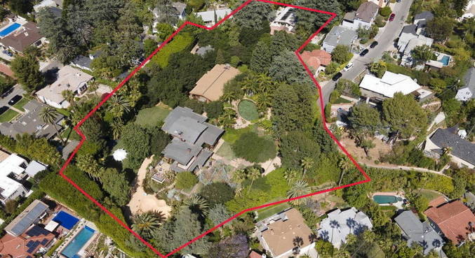 Toda a área em vermelho faz parte da propriedade de Brad Pitt
