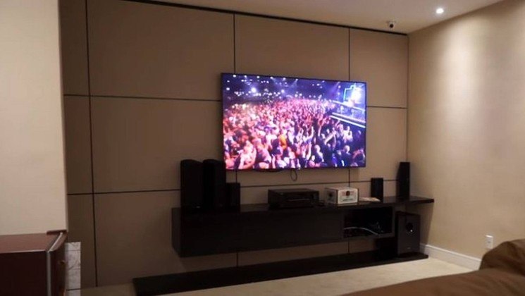 Uma sala de cinema para reunir a galera e maratonar todos os seus gols com a camisa do Flamengo