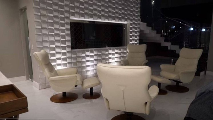Esta é a sala de estar onde o jogador também poderá receber suas visitas