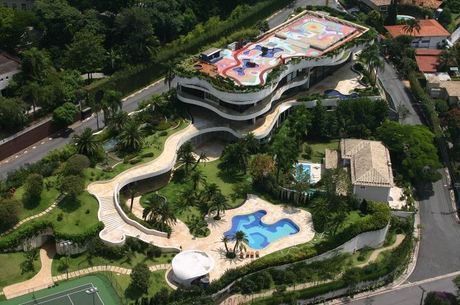 Mansão no Morumbi tem 7.800 m² de área construída